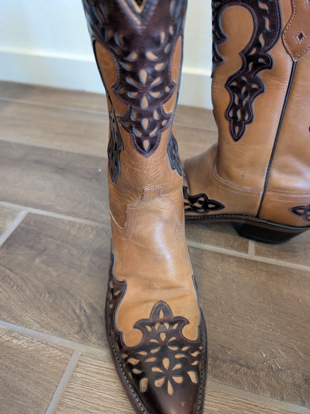 Old West Two-Tone Tan and Dark Brown Cutout Leather Heeled Cowboy Boots - Picture 8 of 11